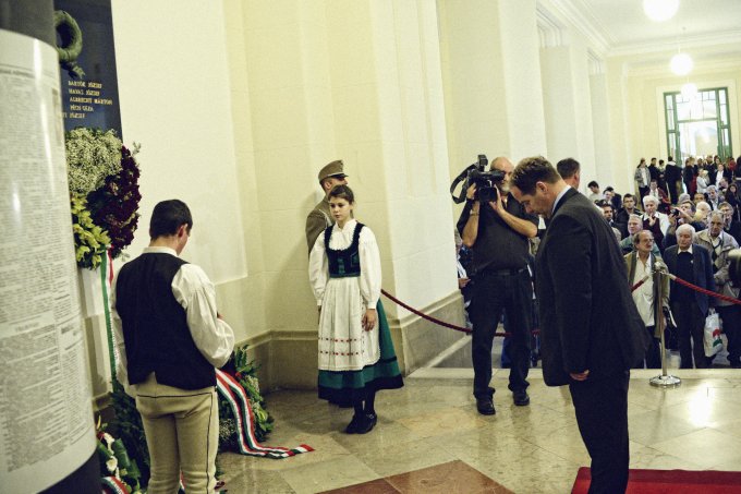 megkoszorúzzák a műegyetemi emlékművet