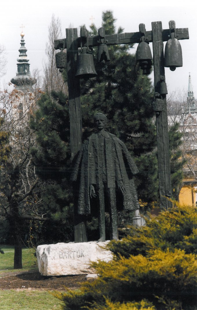 Bartól Béla szobor